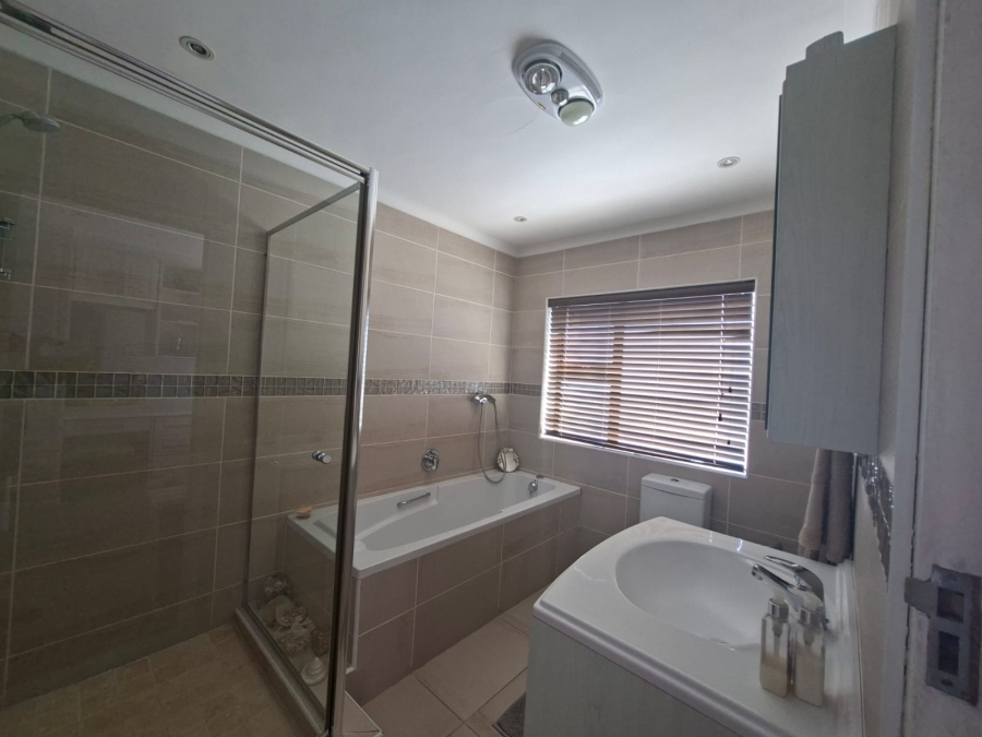 6 Bedroom Property for Sale in Da Nova Western Cape